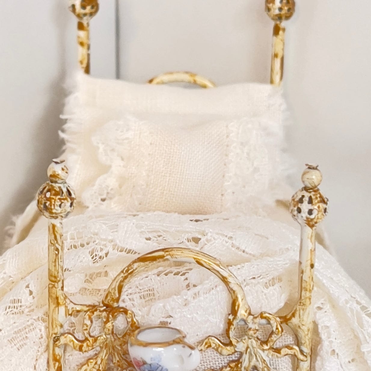CHANTALLENA 1:24 Scale | Six Piece Tea Dyed Linen with Lace Throw Dollhouse Bedding Set | Petite Laine