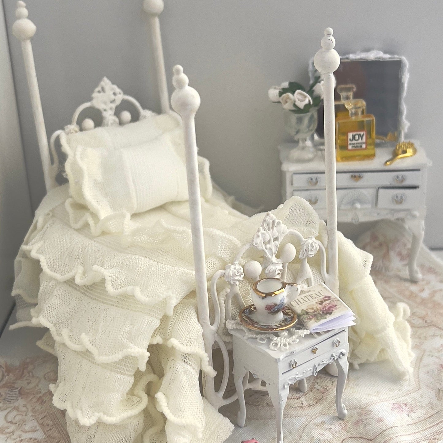 CHANTALLENA 1:24 Scale | Three Piece Off White Linen Blend with Crocheted Throw Dollhouse Bedding Set | Pink Petite
