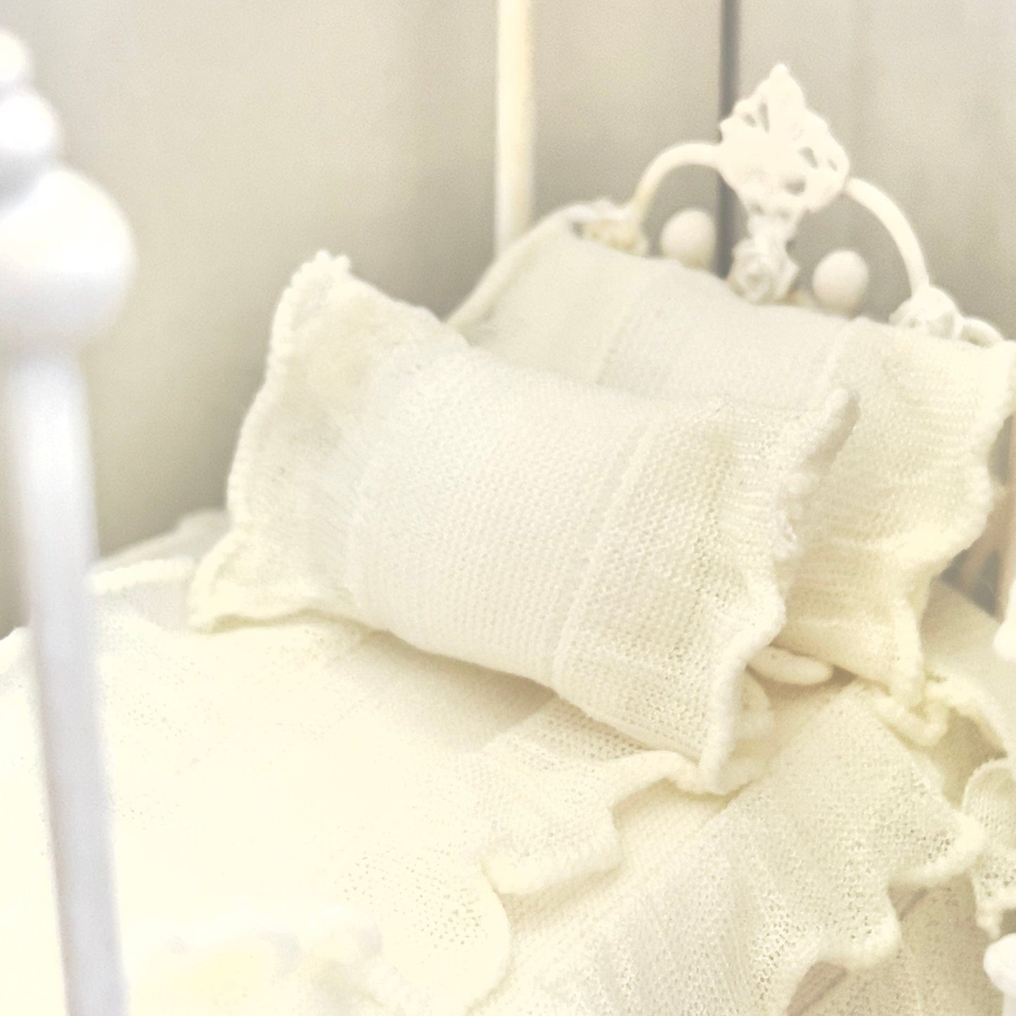CHANTALLENA 1:24 Scale | Three Piece Off White Linen Blend with Crocheted Throw Dollhouse Bedding Set | Pink Petite