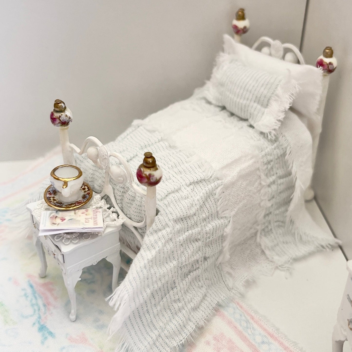 CHANTALLENA Copy of Copy of 1:24 Scale | Five Piece Pink Linen Blend with Crocheted Throw Dollhouse Bedding Set | Pink Petite