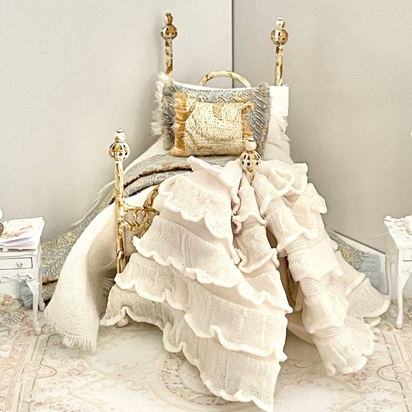 CHANTALLENA Copy of Copy of 1:24 Scale | Five Piece Pink Linen Blend with Crocheted Throw Dollhouse Bedding Set | Pink Petite