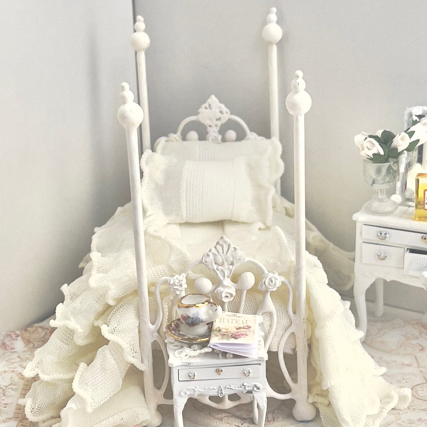 CHANTALLENA Copy of Copy of Copy of 1:24 Scale | Five Piece Pink Linen Blend with Crocheted Throw Dollhouse Bedding Set | Pink Petite