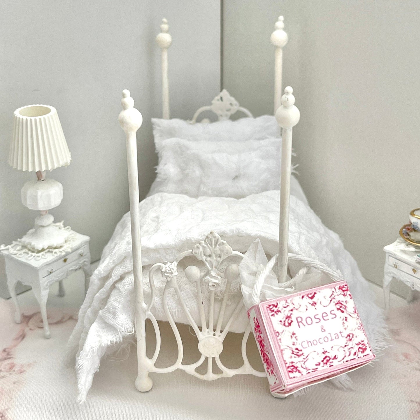 CHANTALLENA Copy of Copy of Copy of 1:24 Scale | Five Piece Pink Linen Blend with Crocheted Throw Dollhouse Bedding Set | Pink Petite