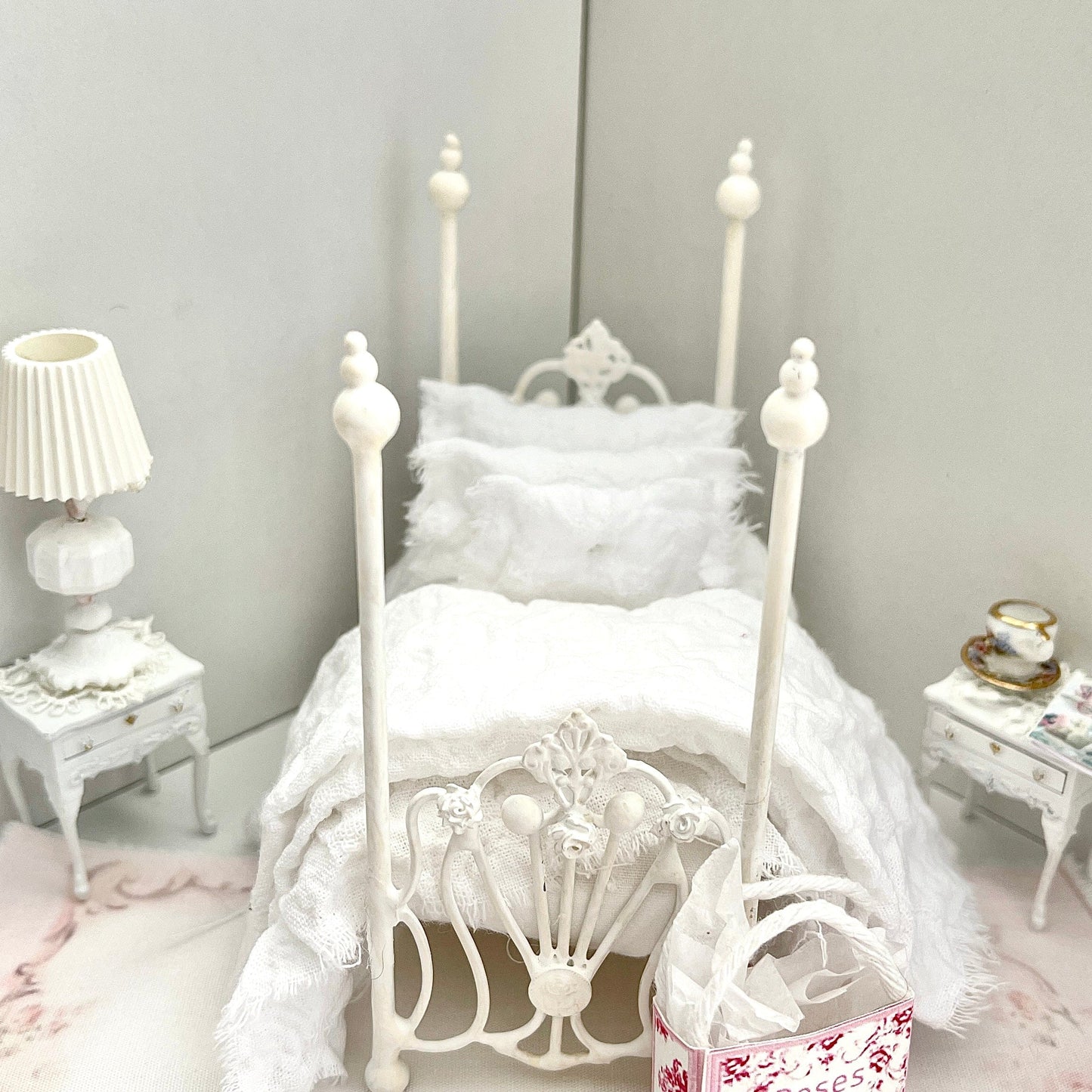 CHANTALLENA Copy of Copy of Copy of 1:24 Scale | Five Piece Pink Linen Blend with Crocheted Throw Dollhouse Bedding Set | Pink Petite