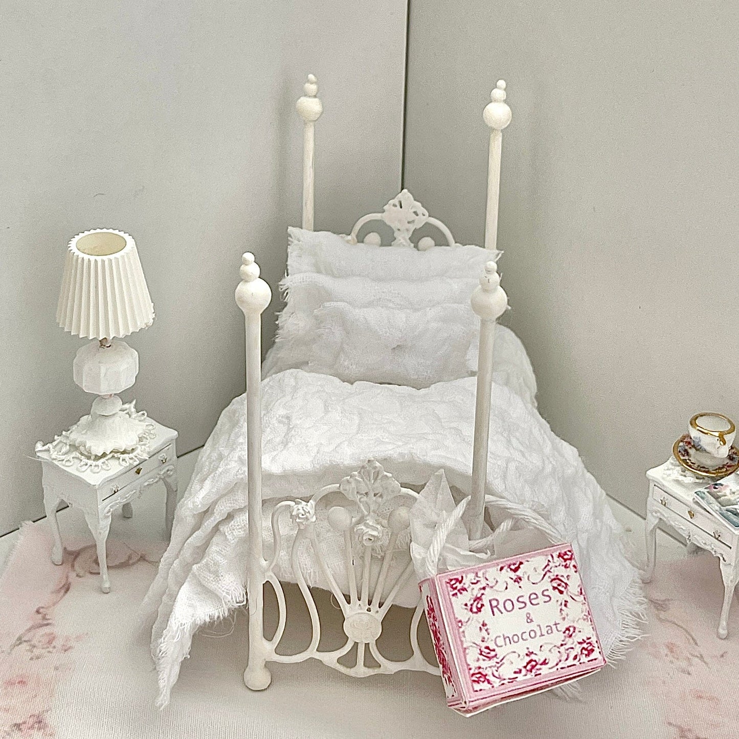 CHANTALLENA Copy of Copy of Copy of 1:24 Scale | Five Piece Pink Linen Blend with Crocheted Throw Dollhouse Bedding Set | Pink Petite