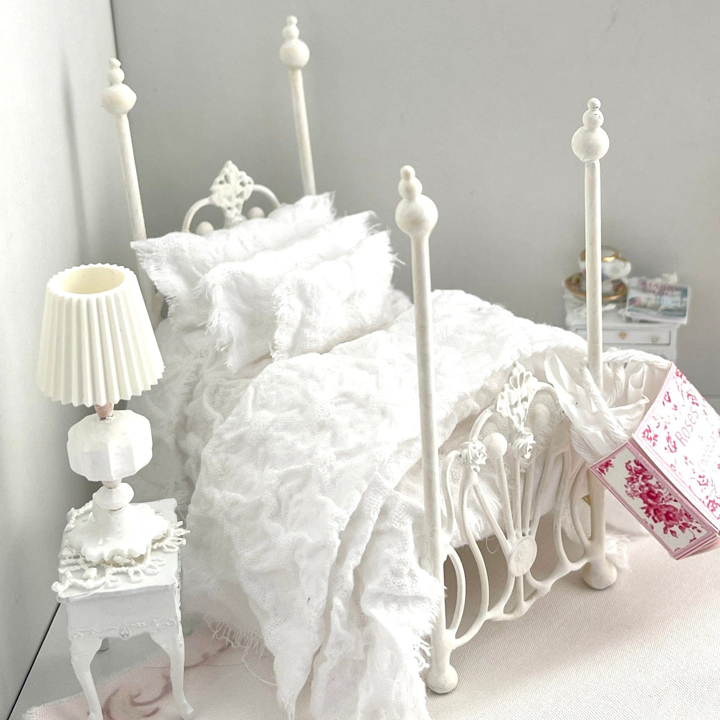 CHANTALLENA Copy of Copy of Copy of 1:24 Scale | Five Piece Pink Linen Blend with Crocheted Throw Dollhouse Bedding Set | Pink Petite