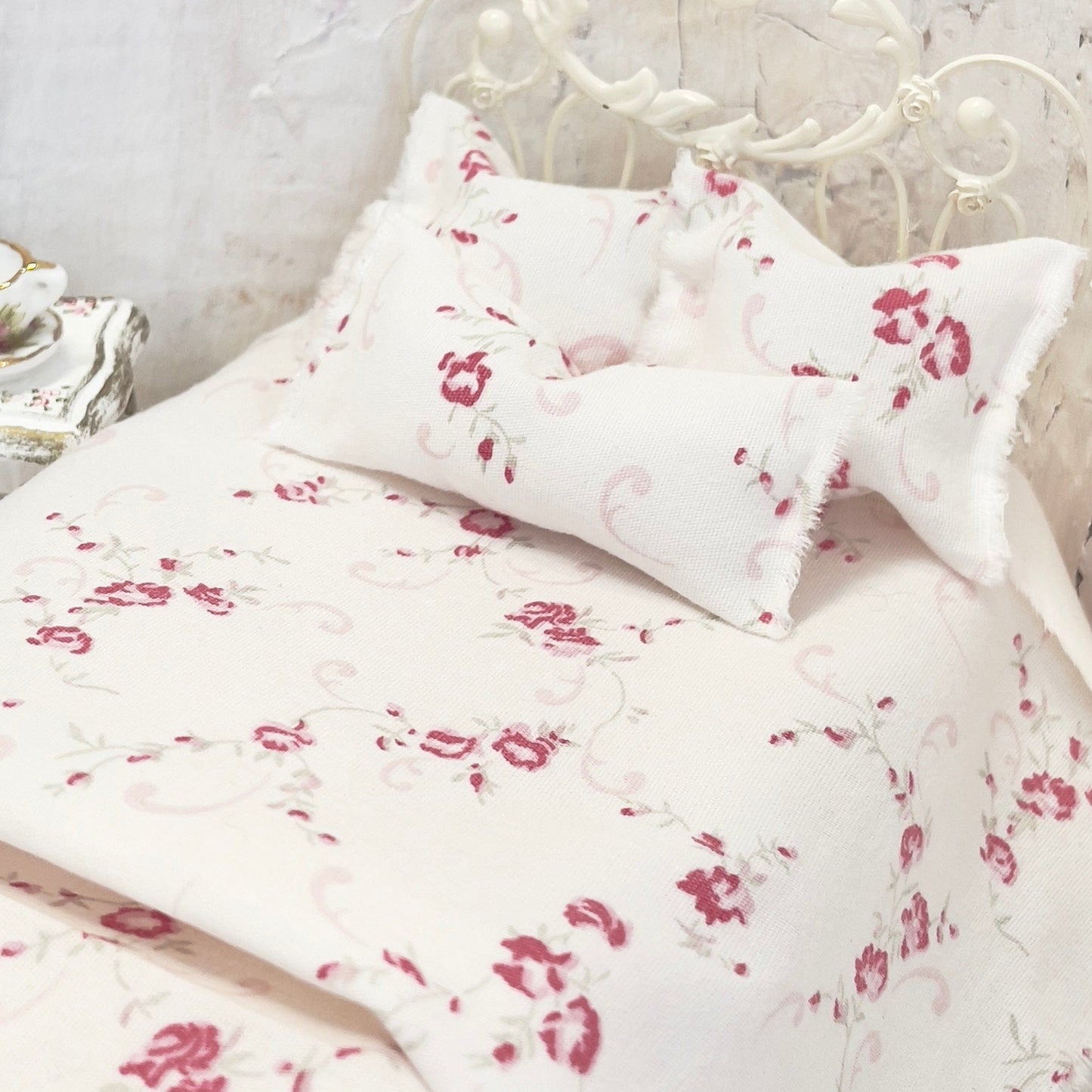 Chantallena Doll House Bedding DOUBLE (9 inch by 9 inch) Simply Lena | Five Piece Pink Roses on Off White Cotton Bedding Set |