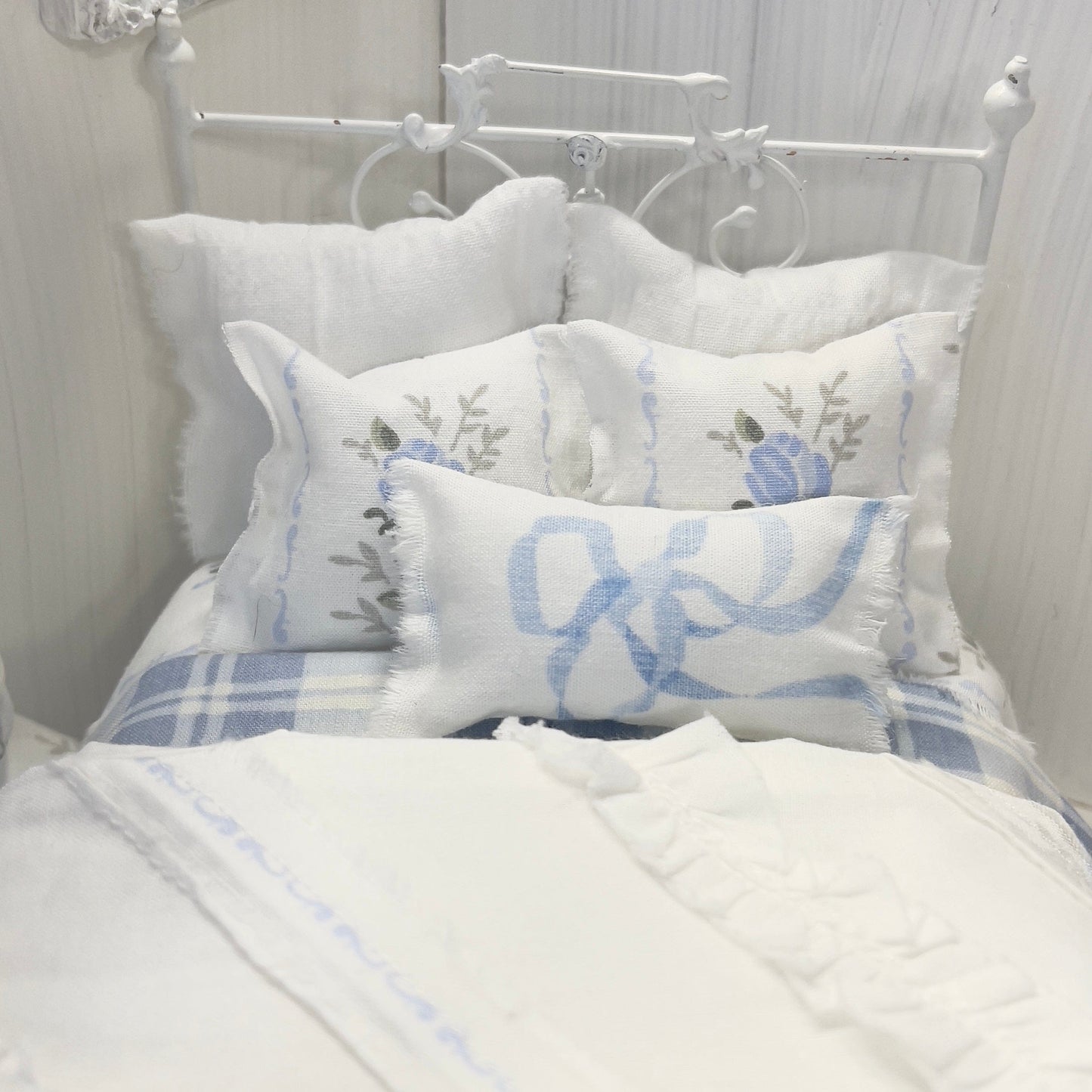 Chantallena Doll House Bedding Lillian Grace| Blue Roses Trellis Cotton Bedding Set with Pin-tucked Comforter