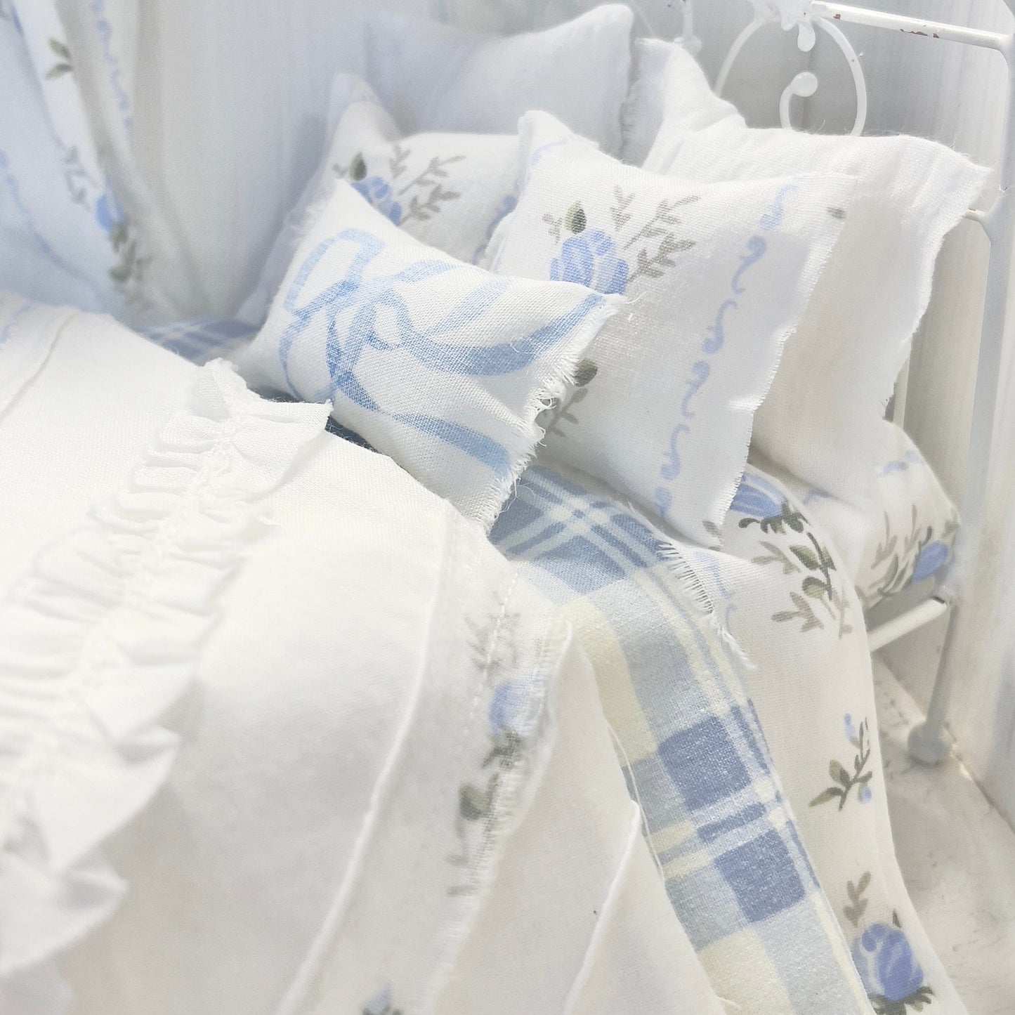 Chantallena Doll House Bedding Lillian Grace| Blue Roses Trellis Cotton Bedding Set with Pin-tucked Comforter