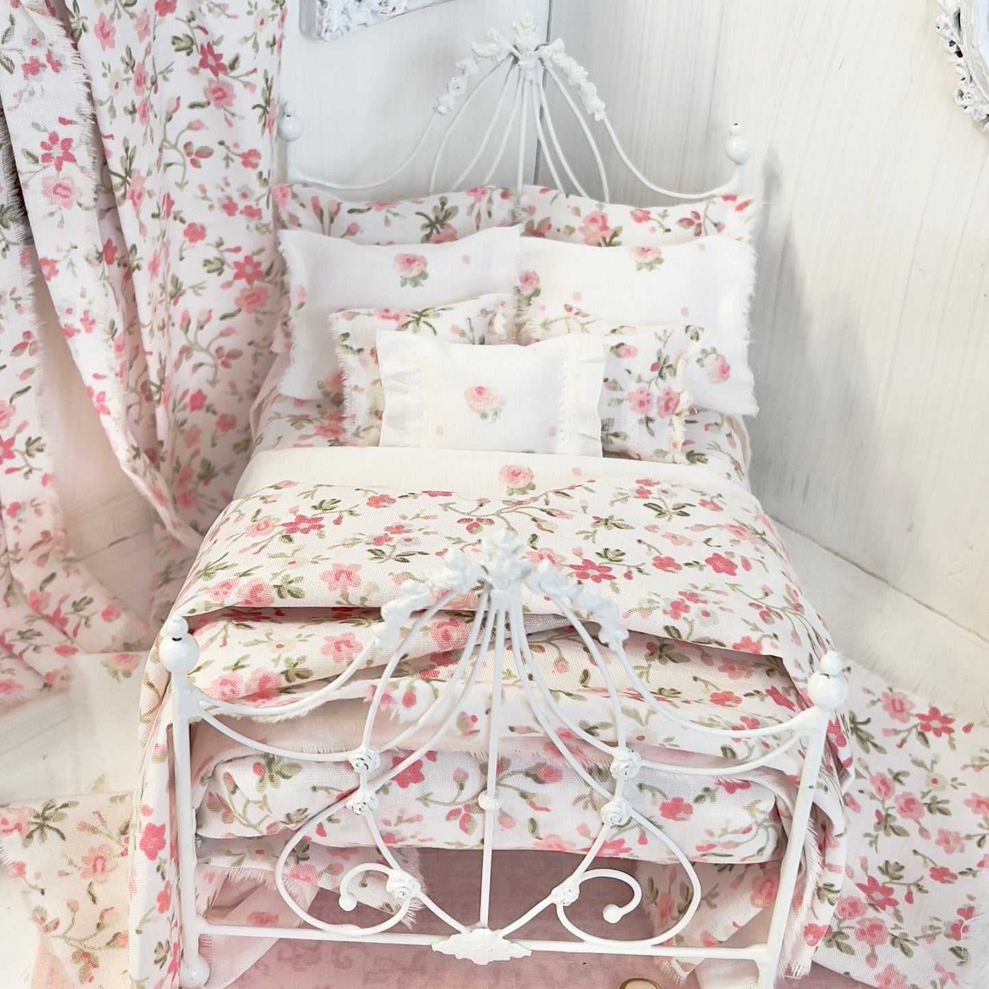 Chantallena Doll House Bedding Lillian Grace| Pink Ditsy Floral and Pink Roses Cotton Bedding Set