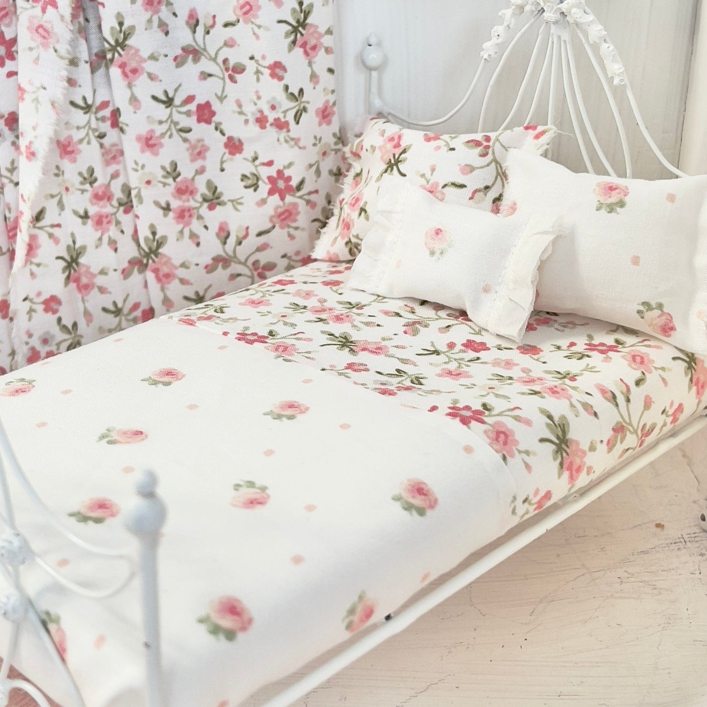 Chantallena Doll House Bedding Lillian Grace| Pink Ditsy Floral and Pink Roses Cotton Bedding Set