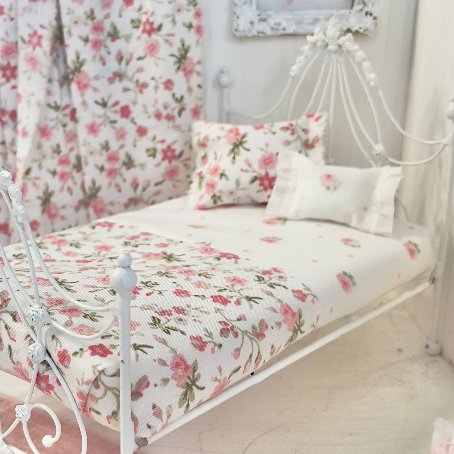 Chantallena Doll House Bedding Lillian Grace| Pink Ditsy Floral and Pink Roses Cotton Bedding Set