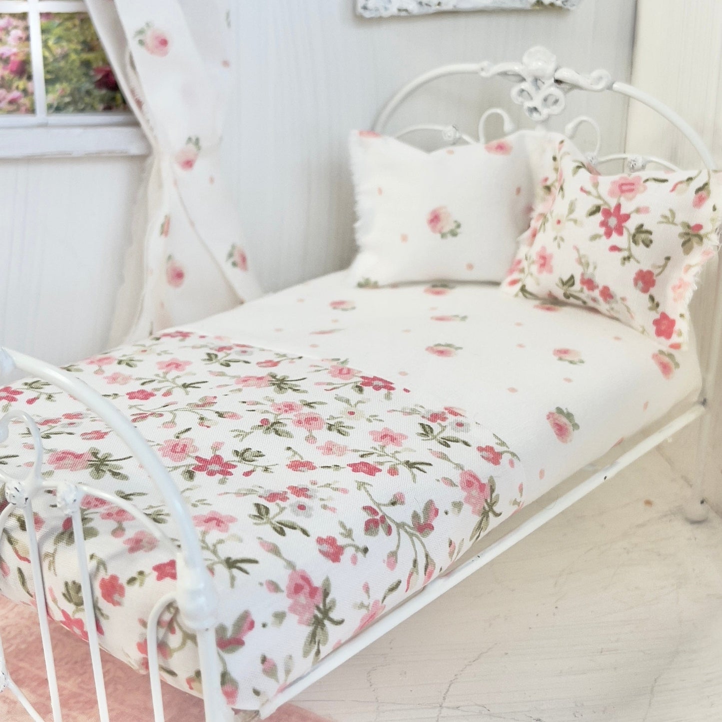 Chantallena Doll House Bedding Lillian Grace| Pink Roses and Ditsy Pink Floral Cotton Bedding Set with Crochet Throw
