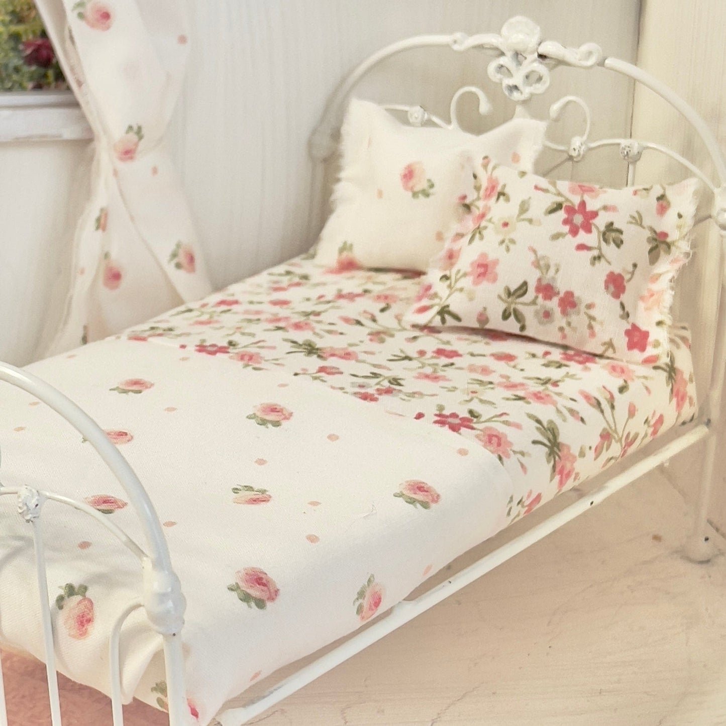 Chantallena Doll House Bedding Lillian Grace| Pink Roses and Ditsy Pink Floral Cotton Bedding Set with Crochet Throw