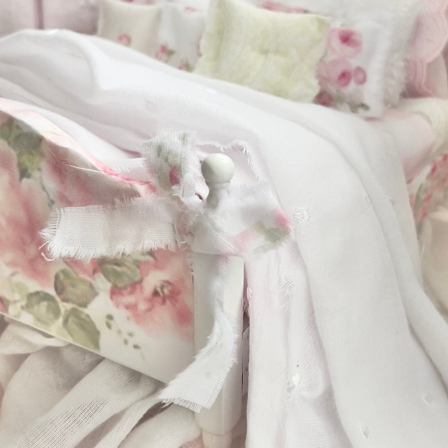 Chantallena Doll House Dressed 1:12 Scale Bed | Decoupaged with Grand Pink Roses with Cotton Lawn Bedspreads|Grand Roses