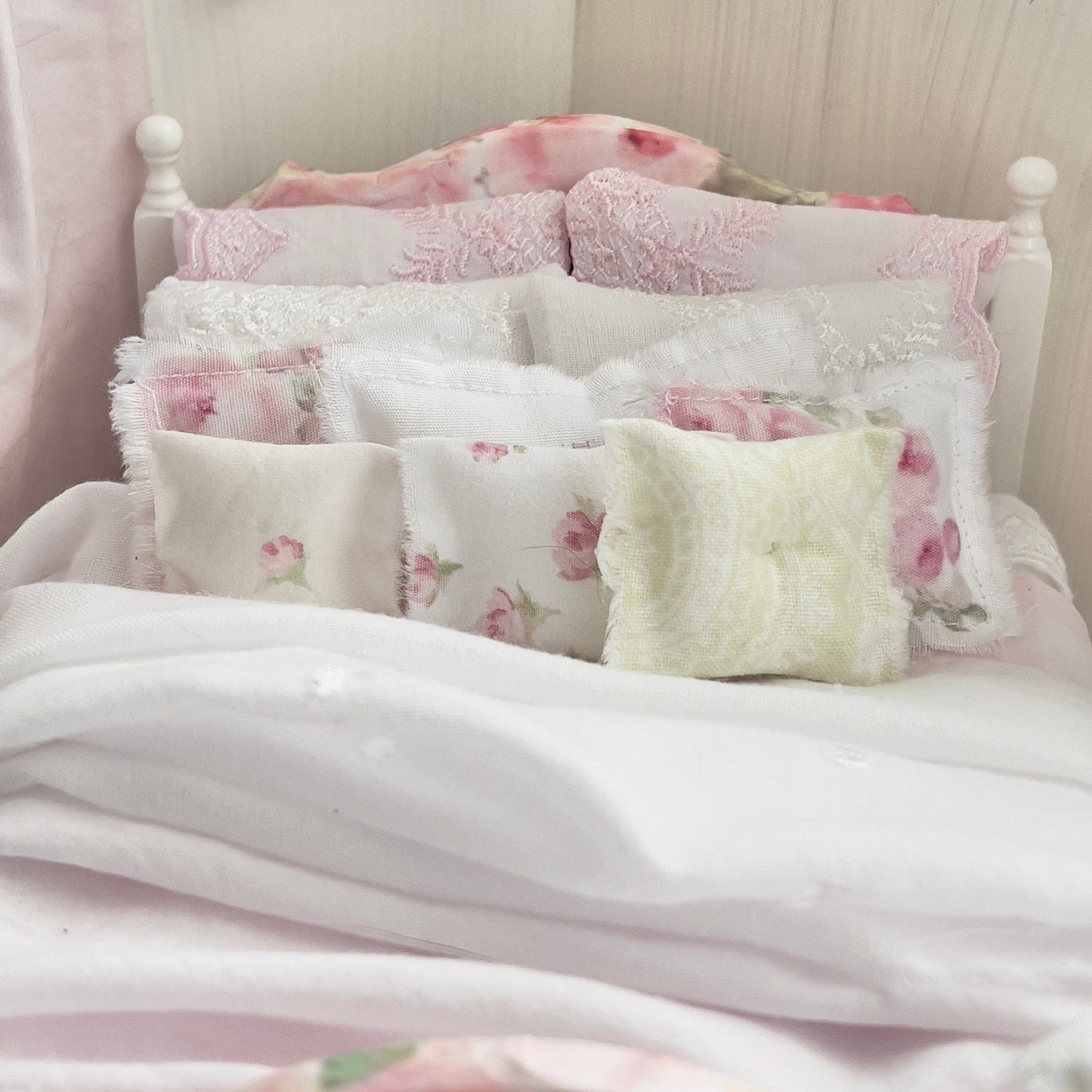 Chantallena Doll House Dressed 1:12 Scale Bed | Decoupaged with Grand Pink Roses with Cotton Lawn Bedspreads|Grand Roses