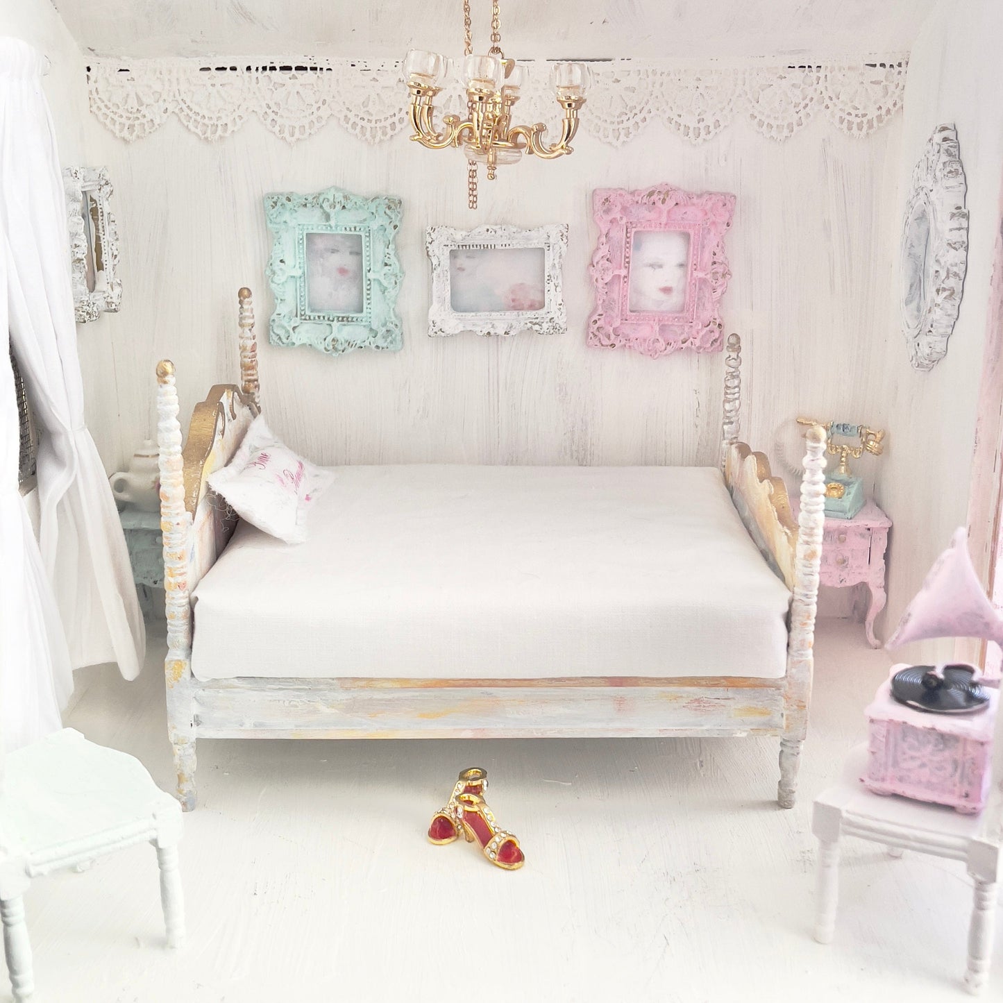 Chantallena Doll House Four Poster Painted Aged-Look Full Bed-1:12 Scale | Bare Romance