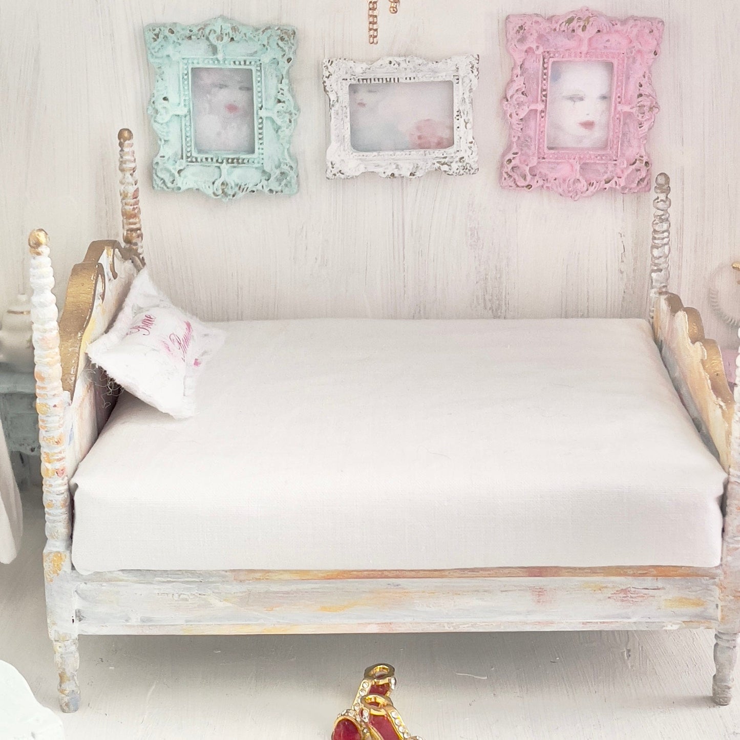 Chantallena Doll House Four Poster Painted Aged-Look Full Bed-1:12 Scale | Bare Romance