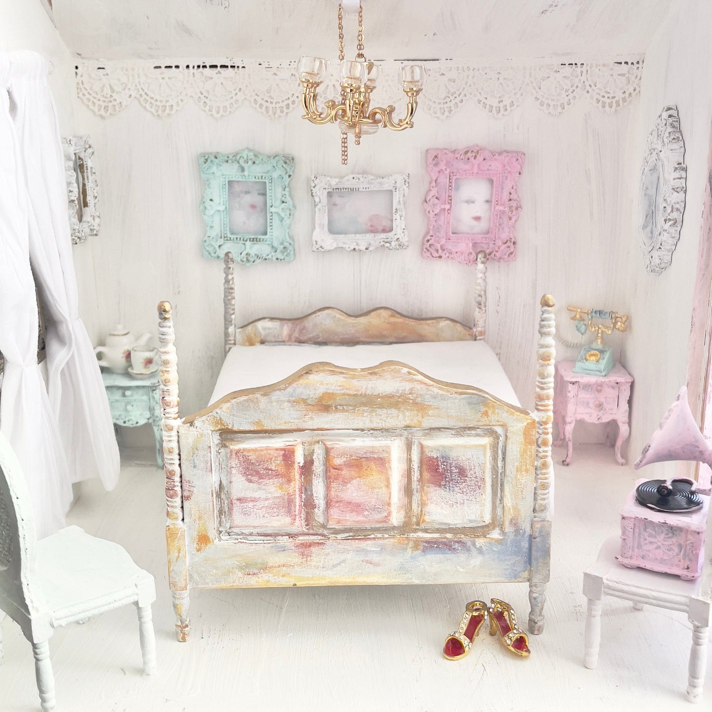 Chantallena Doll House Four Poster Painted Aged-Look Full Bed-1:12 Scale | Bare Romance