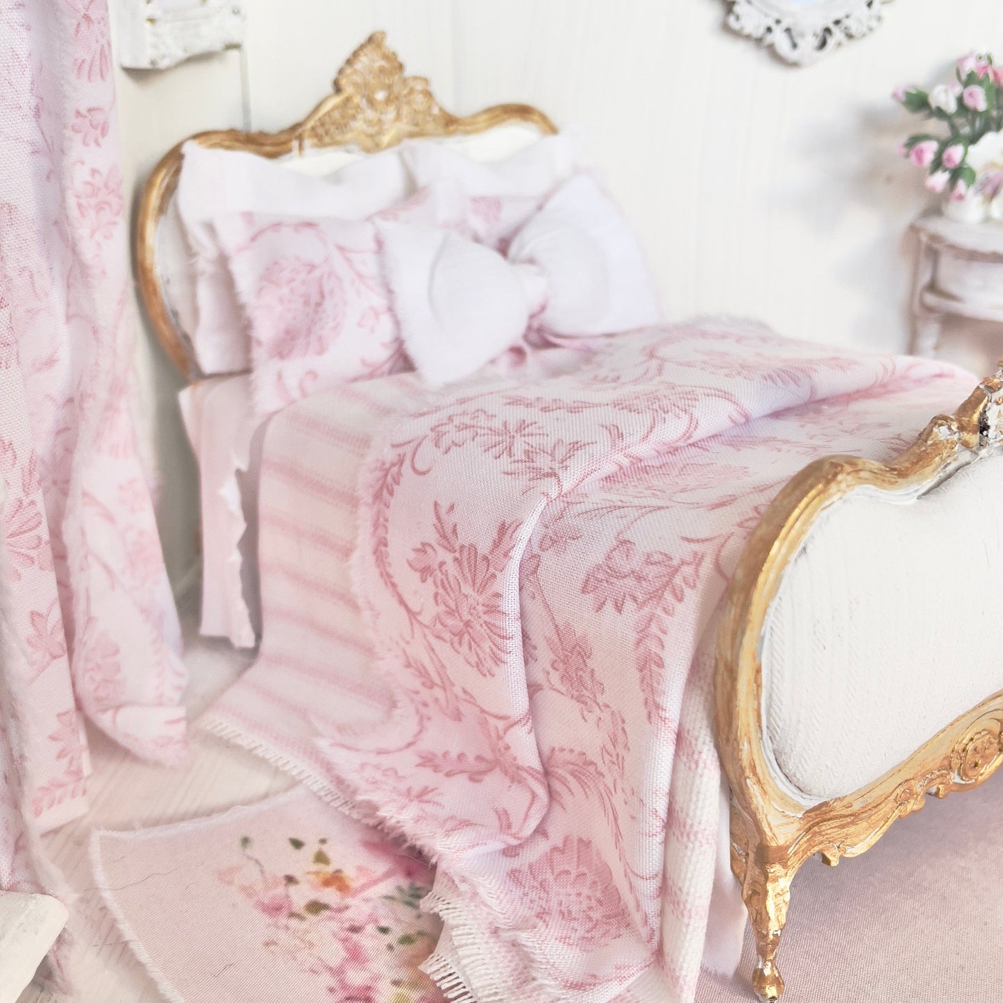 Chantallena Doll House single Jardin de Toile | Pink Chinoiserie Scroll and White Cotton Bedding Set