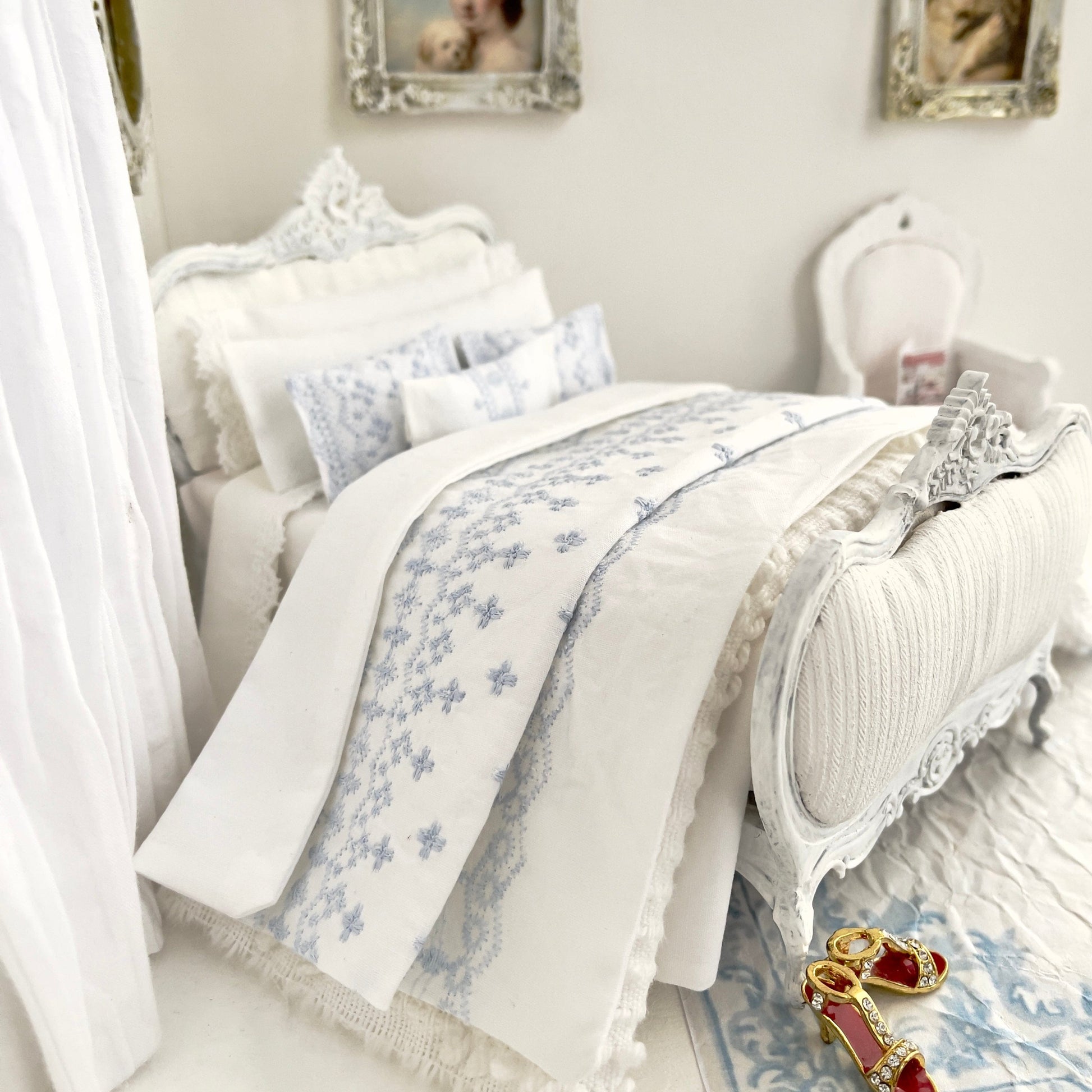 Chantallena Doll House single Shabby Cottage | White Cotton Set with Pale Blue Embroidery Bed Runner | Ariel