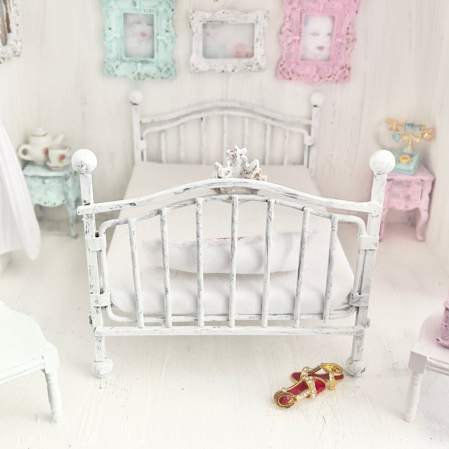Chantallena Doll House White Distressed Painted Metal with Crown Double Bed- 1:12 Scale |Bare Romance