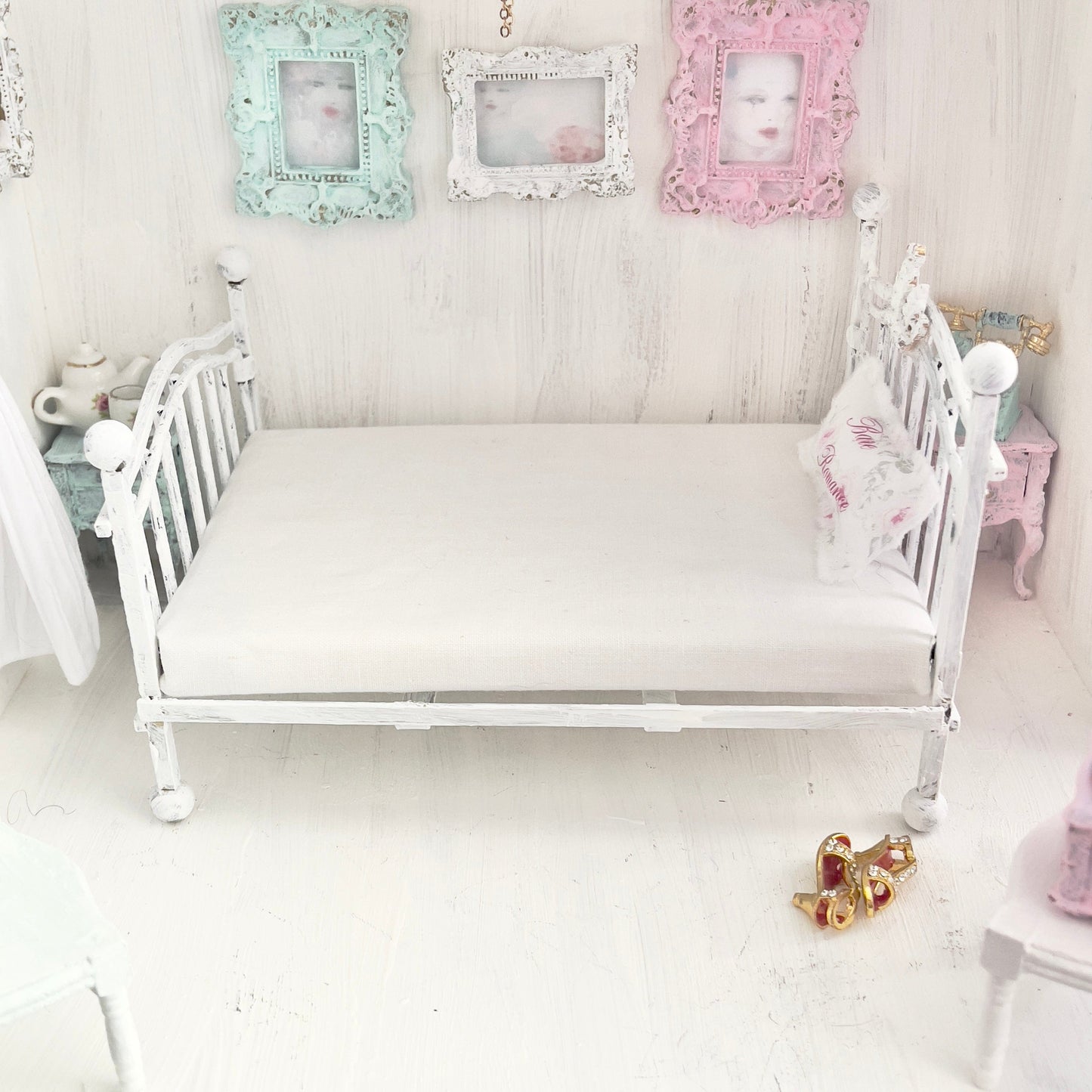 Chantallena Doll House White Distressed Painted Metal with Crown Double Bed- 1:12 Scale |Bare Romance