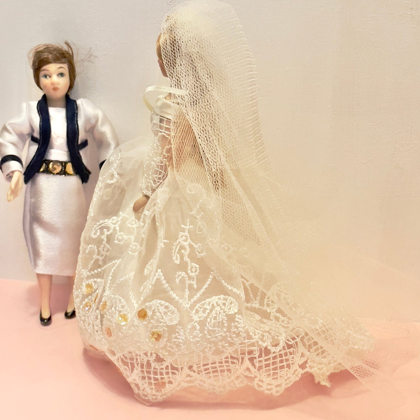 CHANTALLENA Doll Mélange| Bride Doll and Aunt Vivian Female 1:12 Scale Dollhouse Dolls
