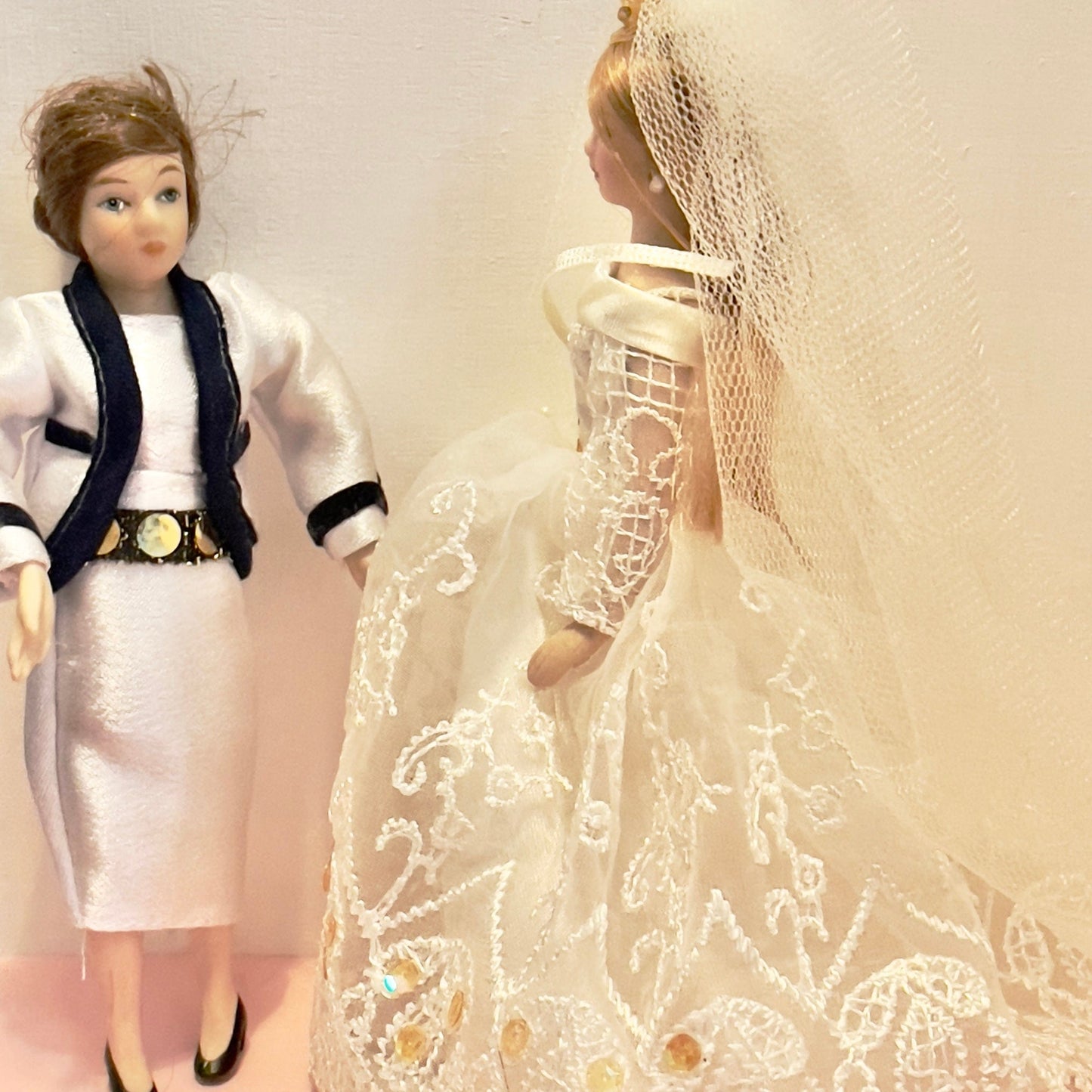 CHANTALLENA Doll Mélange| Bride Doll and Aunt Vivian Female 1:12 Scale Dollhouse Dolls