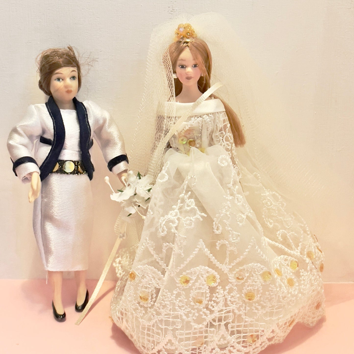 CHANTALLENA Doll Mélange| Bride Doll and Aunt Vivian Female 1:12 Scale Dollhouse Dolls