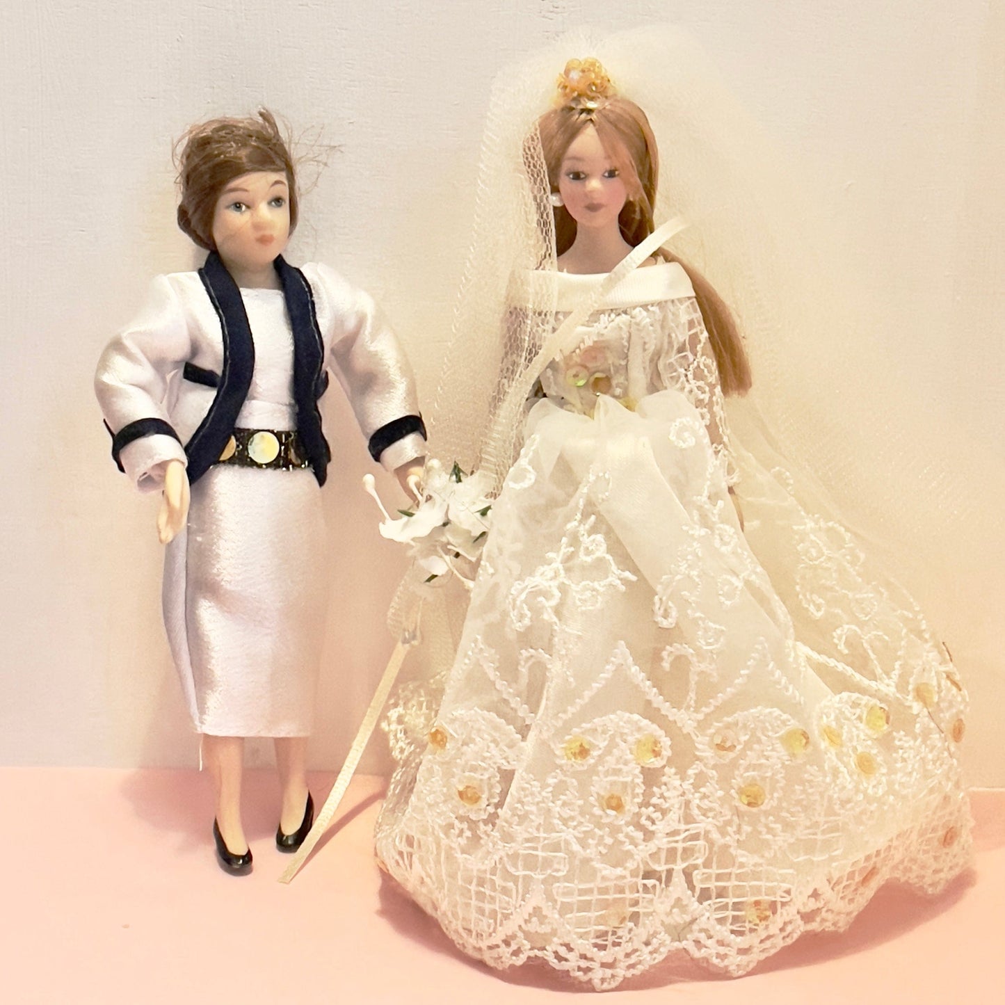 CHANTALLENA Doll Mélange| Bride Doll and Aunt Vivian Female 1:12 Scale Dollhouse Dolls