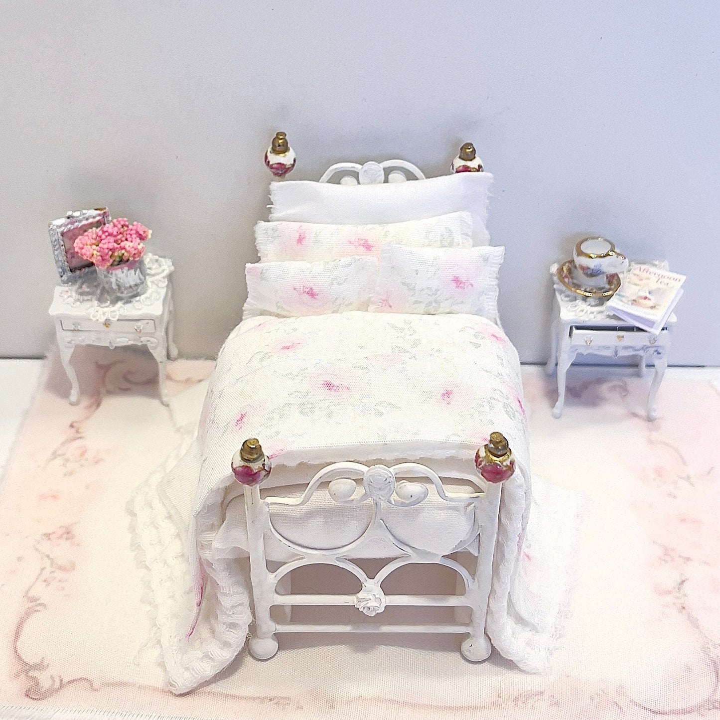 CHANTALLENA Dollhouse Accessories 1:24 Scale | Eight Piece White Cotton Pink Roses Dollhouse Bedding Set | Petite Rose