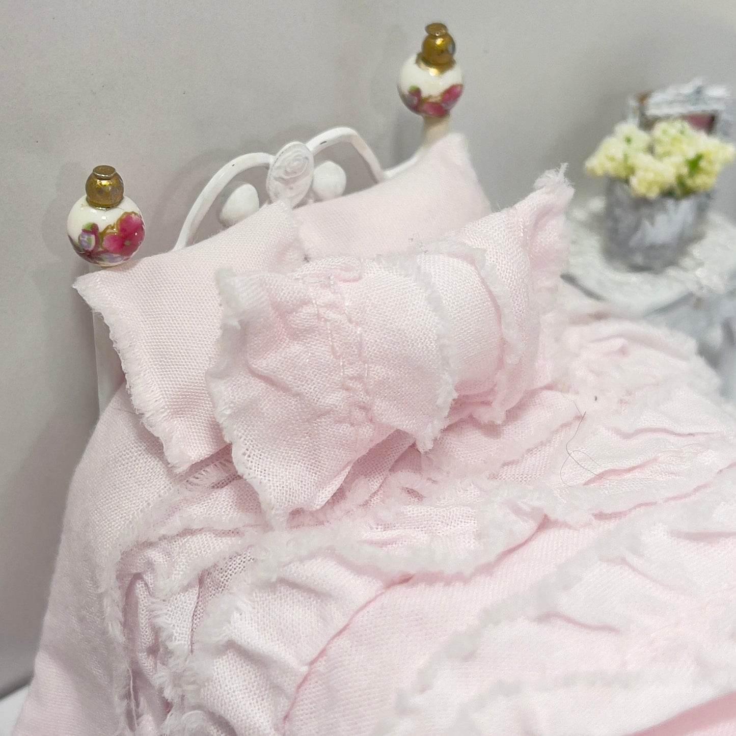 CHANTALLENA Dollhouse Accessories 1:24 Scale | Five Piece Pink Distressed Cotton Ruffle Dollhouse Bedding Set | Petite Evie