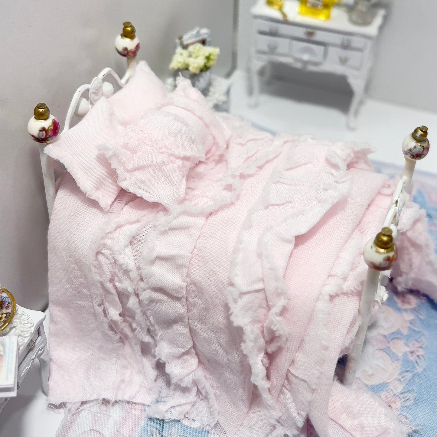 CHANTALLENA Dollhouse Accessories 1:24 Scale | Five Piece Pink Distressed Cotton Ruffle Dollhouse Bedding Set | Petite Evie