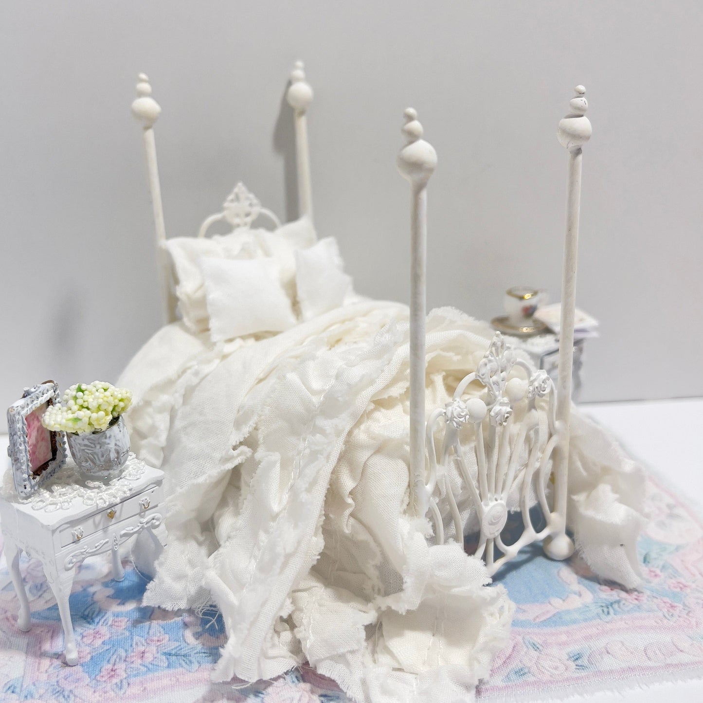 CHANTALLENA Dollhouse Accessories 1:24 Scale | Five Piece White Distressed Cotton Ruffle Dollhouse Bedding Set | Petite Haley