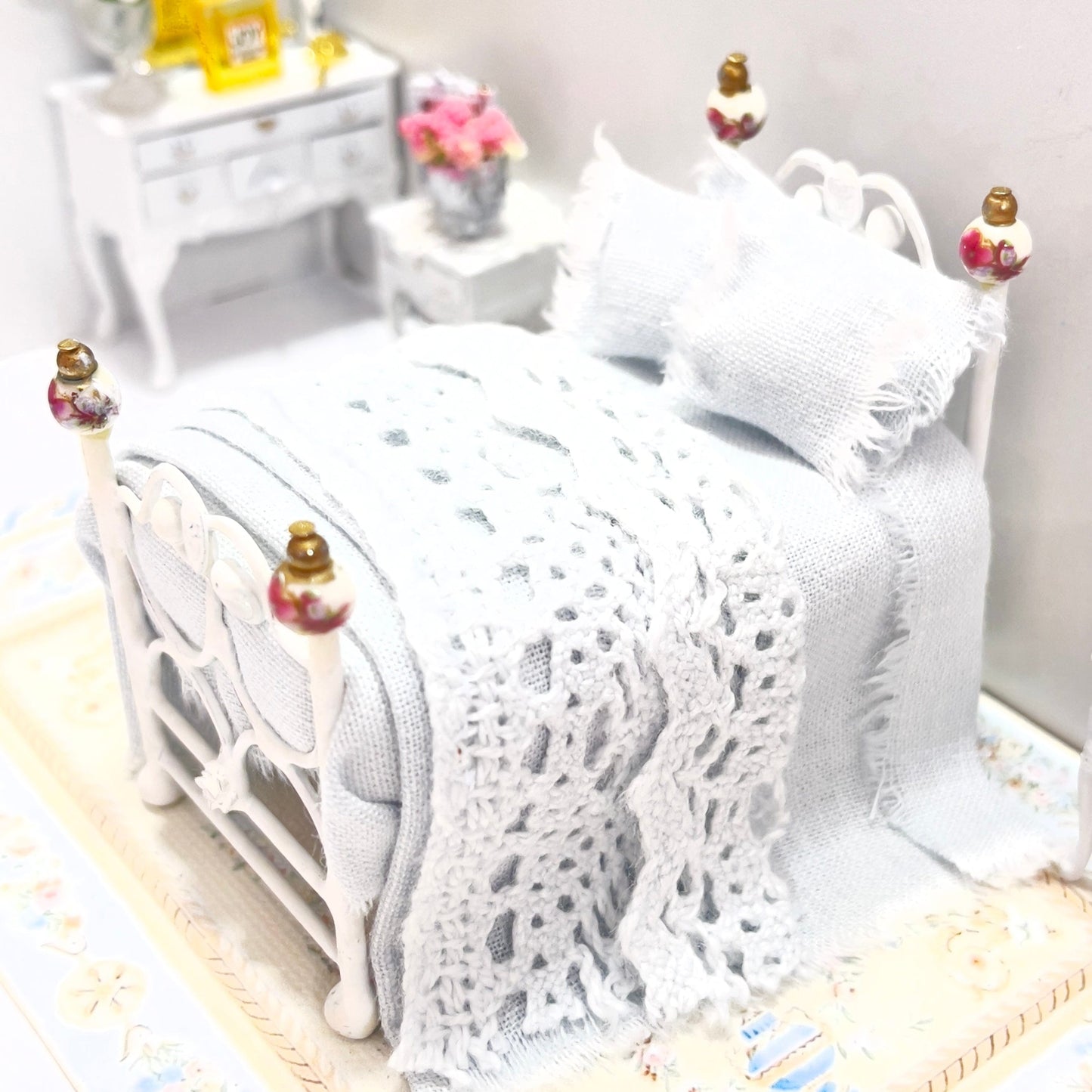 CHANTALLENA Dollhouse Accessories 1:24 Scale | Seven Piece Light Blue Linen Cotton Dollhouse Bedding Set | Petite Alea