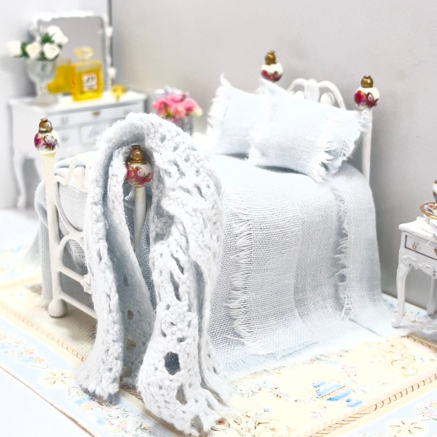 CHANTALLENA Dollhouse Accessories 1:24 Scale | Seven Piece Light Blue Linen Cotton Dollhouse Bedding Set | Petite Alea