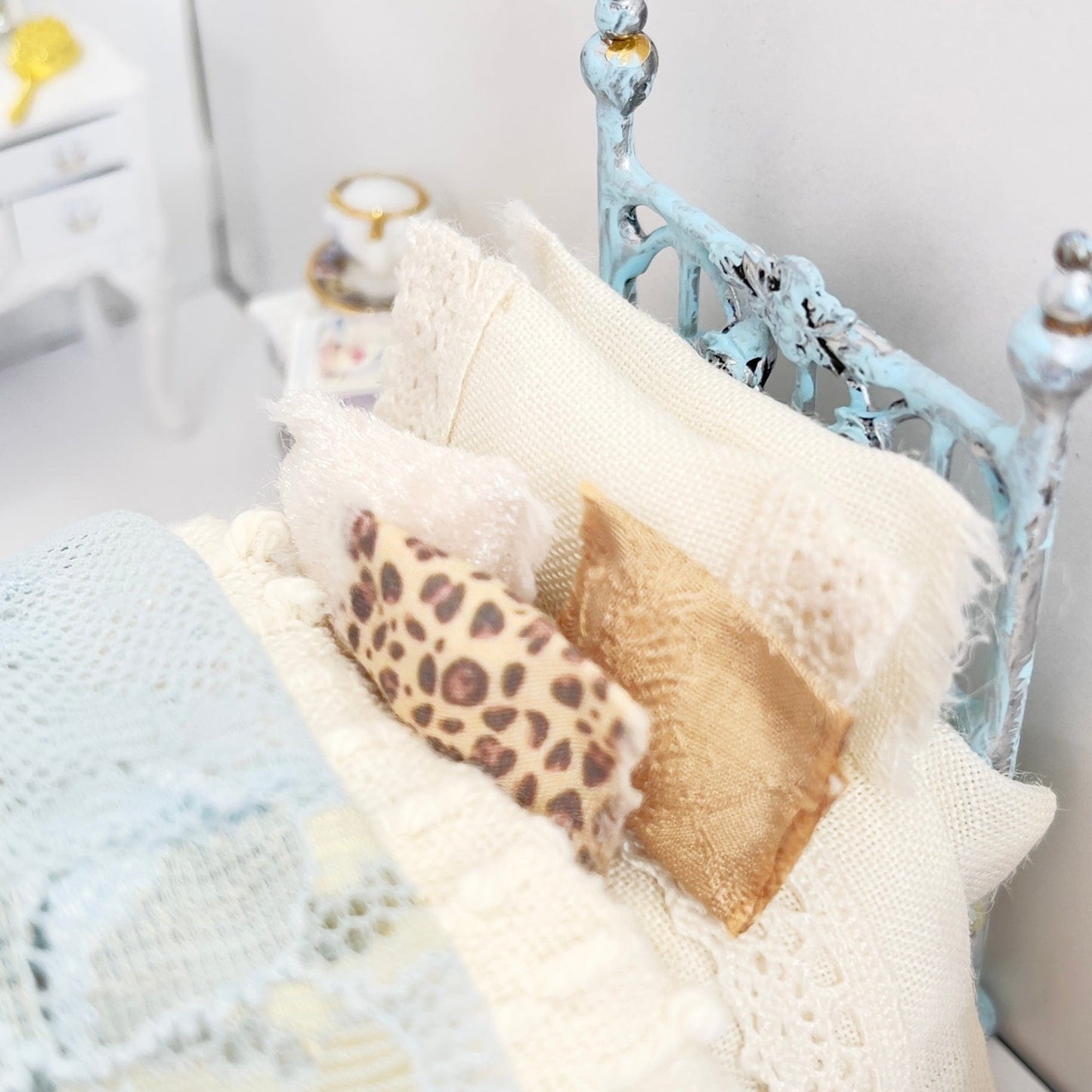 CHANTALLENA Dollhouse Accessories 1:24 Scale | Seven Piece Tea Dyed Linen with French Script Cotton Throw Dollhouse Bedding Set | Petite Meschell