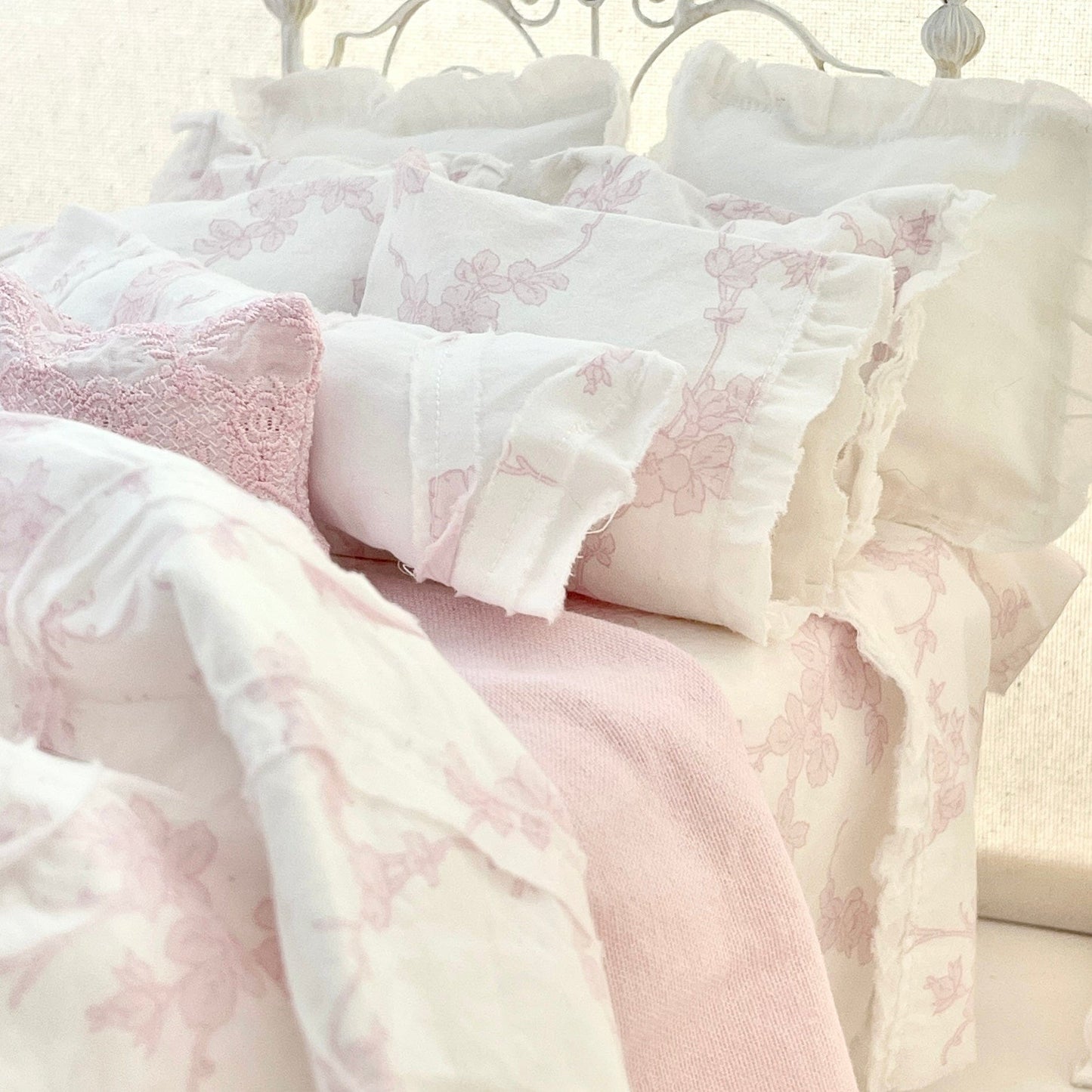 Chantallena fashion doll bedding 1:6 Scale | Pink Climbing Floral Vines Cotton Bedding Set | Carmella