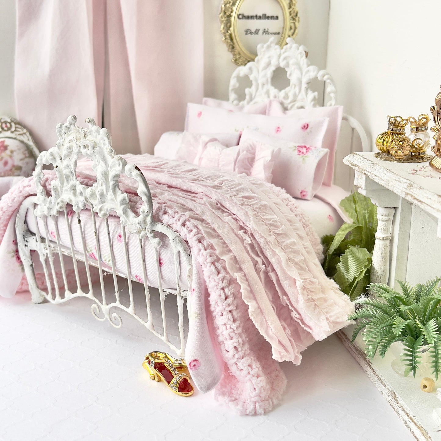 Chantallena Doll House Copy of Shabby Cottage | Nine Piece Shabby Dark Pink Roses Cotton Bedding Set with Pink Chenille Throw | Sandy