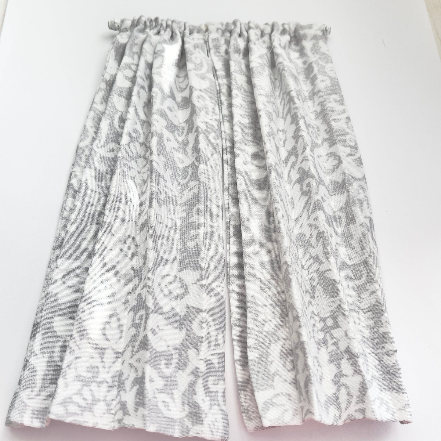 Chantallena Doll House Dollhouse Accessories 1 Curtain with rod CURTAINS - Grey and White Printed 2 Panel Cotton Curtains | Grey Print | Soft Furnishings