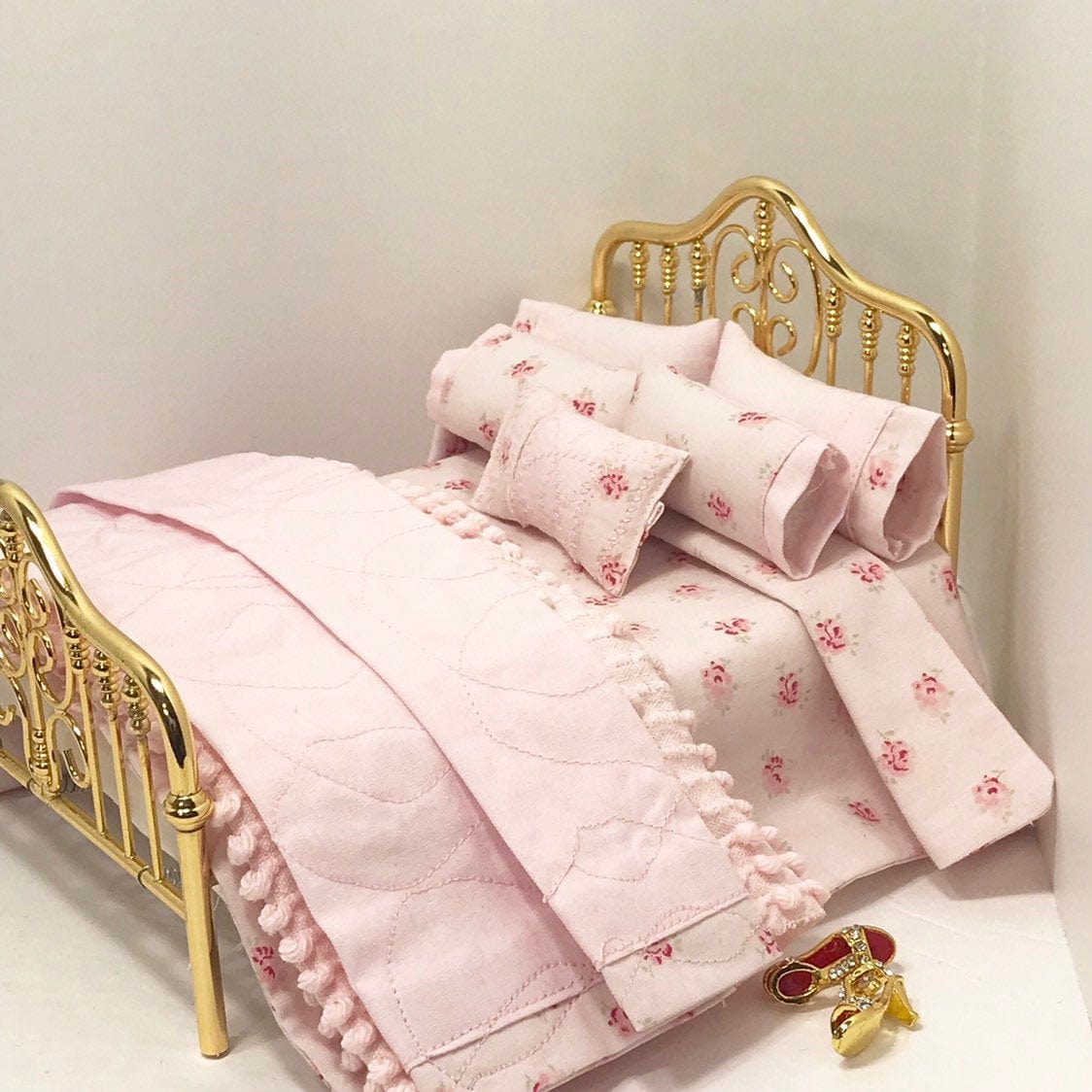 Chantallena Doll House Double Bedding Set Shabby Cottage - Nine Piece Shabby Dark Pink Roses Cotton Bedding Set