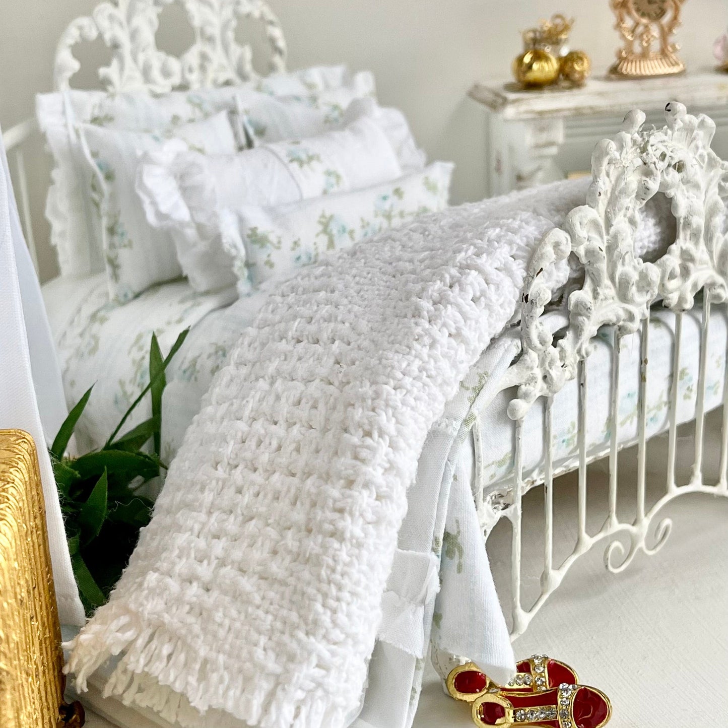 Chantallena Doll House double Copy of Copy of Shabby Cottage | Eight Piece Shabby White Cotton Bed Set with Blue Roses Trellis | Blue Rose Trellis