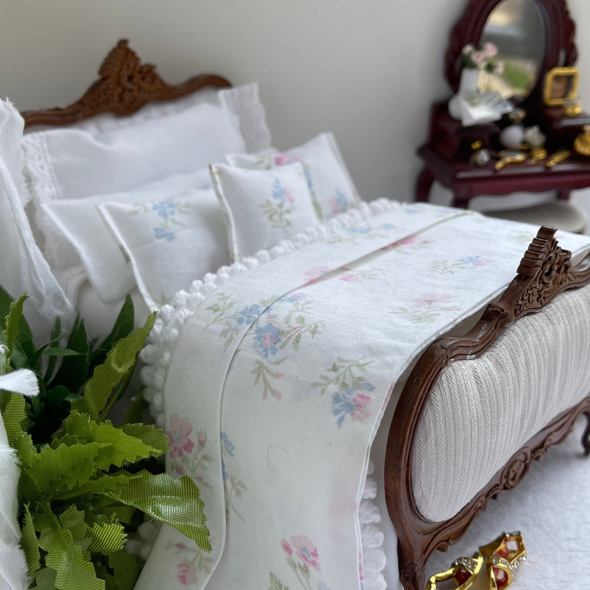 Chantallena Doll House double Shabby Cottage -  Eight Piece White Cotton Bedding Set with Pink & Blue Wildflowers Bed Runner