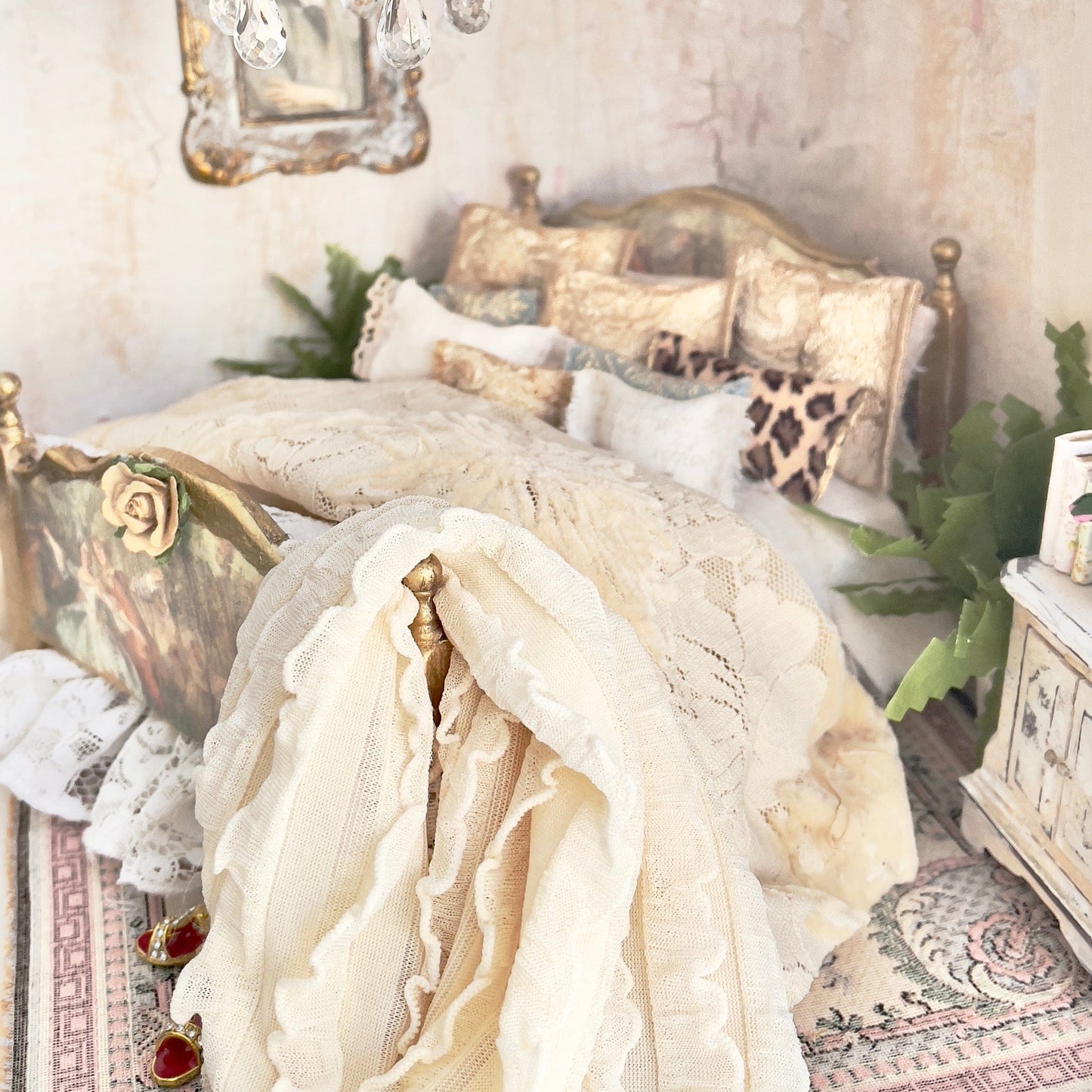 Chantallena Doll House dressed bed Dressed Bed | Jardin Style Decoupage Double Bed | Jardin Dance