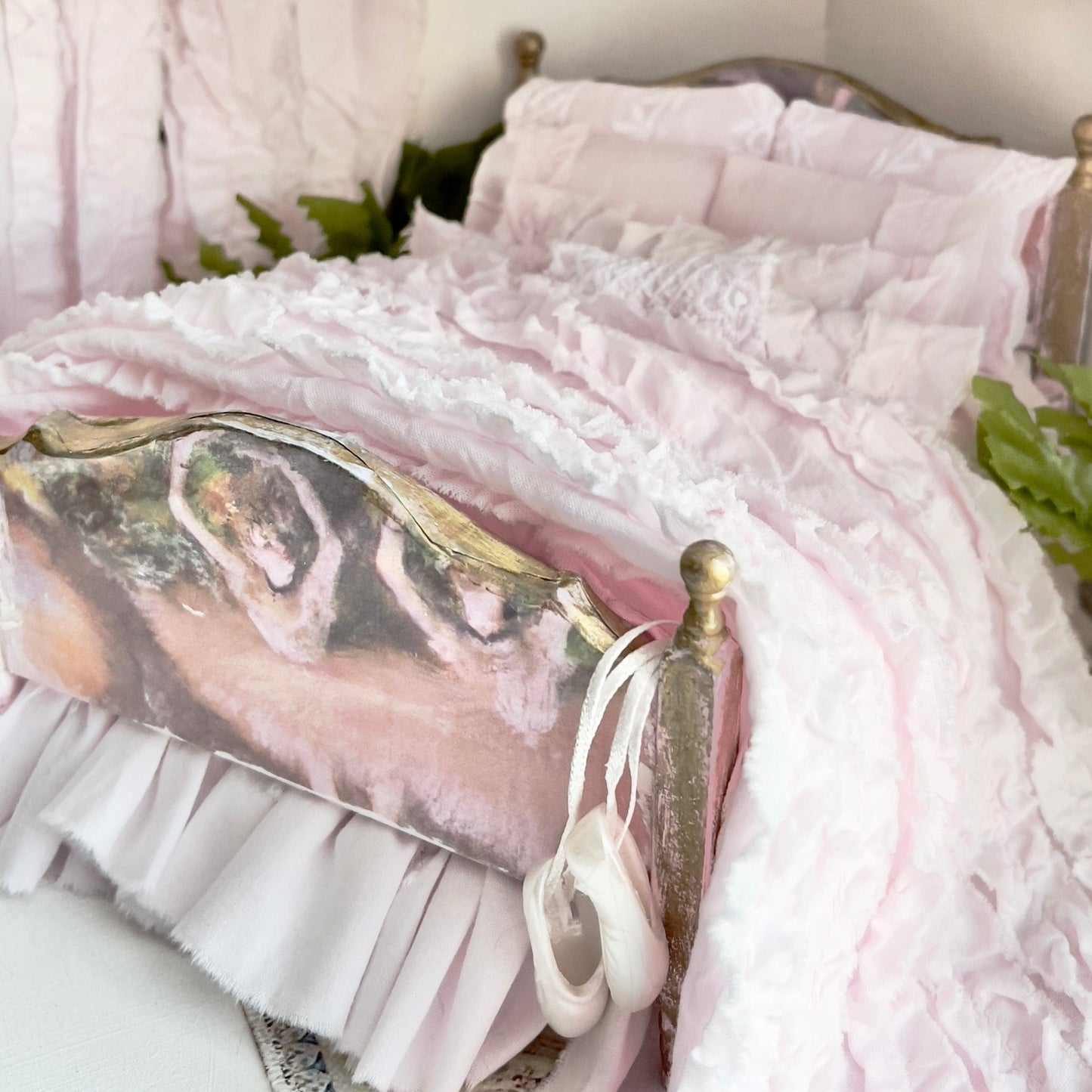 Chantallena Doll House dressed bed Dressed Bed | Pink Ballet Decoupage Double Bed | Pink Ballet