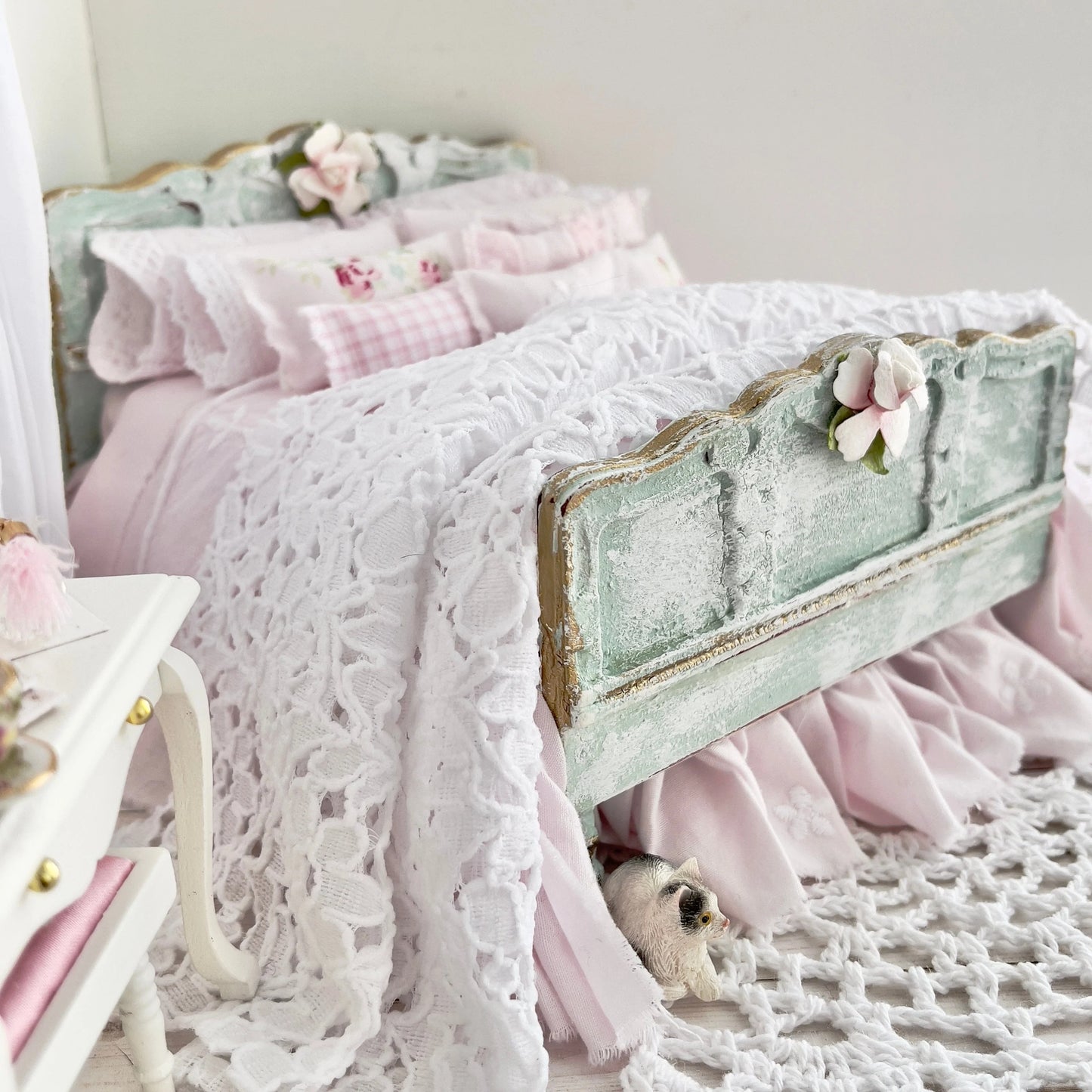 Chantallena Doll House Dressed Bed | Fifteen Piece White Cotton with Grand Pink Roses, Lace Accents, Ruffled Knit Throw | Grand Roses