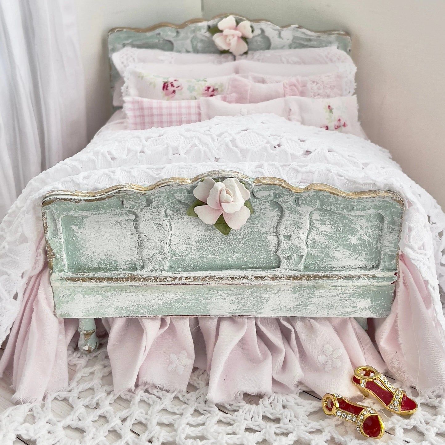 Chantallena Doll House Dressed Bed | Fifteen Piece White Cotton with Grand Pink Roses, Lace Accents, Ruffled Knit Throw | Grand Roses