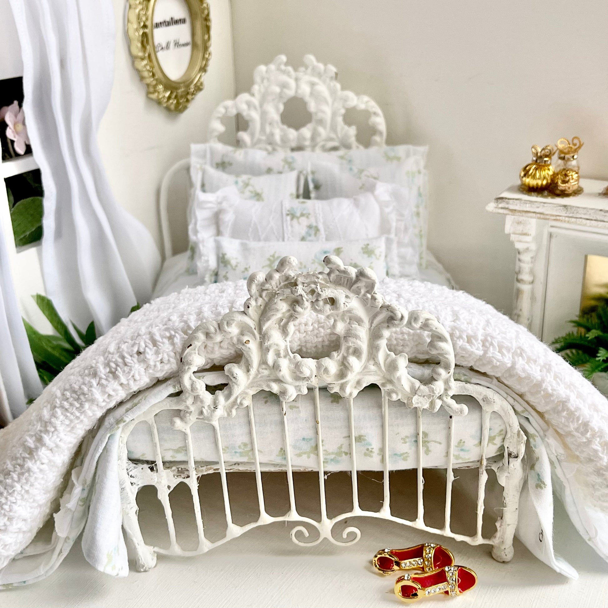 Chantallena Doll House single Copy of Copy of Shabby Cottage | Eight Piece Shabby White Cotton Bed Set with Blue Roses Trellis | Blue Rose Trellis