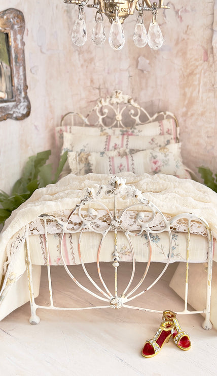 Letters from Paris-Vintage Inspired Dressed Beds, Bedding & Decor -1:12 Scale